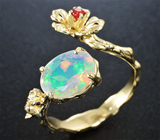 Золотое кольцо с ограненным эфиопским опалом, рубином и бриллиантом Золото