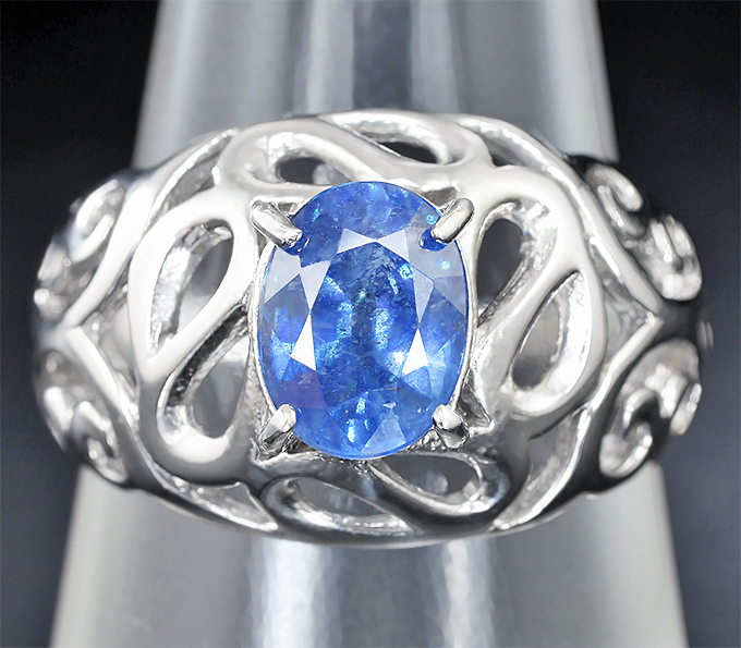 Оригинальное серебряное кольцо с синим сапфиром
