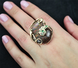 Золотое кольцо с аммонитом 53,8 карат, цаворитами и бриллиантами