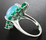 Эффектное серебряное кольцо с голубым халцедоном и зелеными агатами Серебро 925