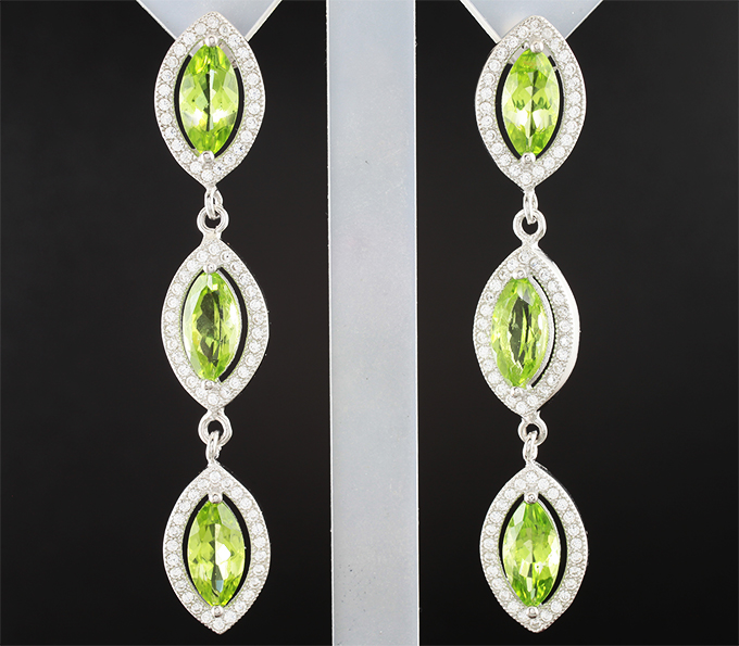 Элегантные серебряные серьги с перидотами