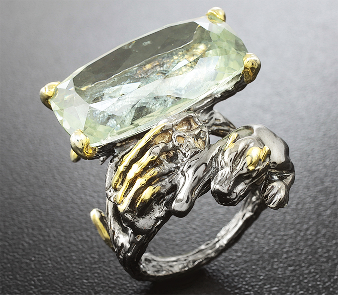 Серебряное кольцо с зеленым аметистом