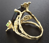 Золотое кольцо с кристаллическим черным опалом 6,25 карат, цаворитом, сапфиром и бриллиантами Золото