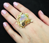 Эффектное золотое кольцо с кристаллическим белым опалом 13,05 карат и бриллиантами Золото
