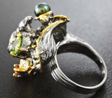 Серебряное кольцо с цветной жемчужиной, перидотами и сапфирами Серебро 925