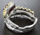 Серебряное кольцо со звездчатым рубином и топазами Серебро 925