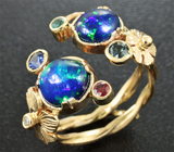Золотое кольцо с кристаллическими черными опалами 1,67 карат, сапфирами, рубином, изумрудом и бриллиантом Золото