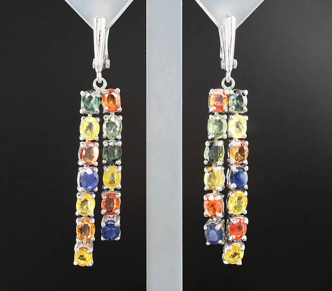 Праздничные серебряные серьги с разноцветными сапфирами