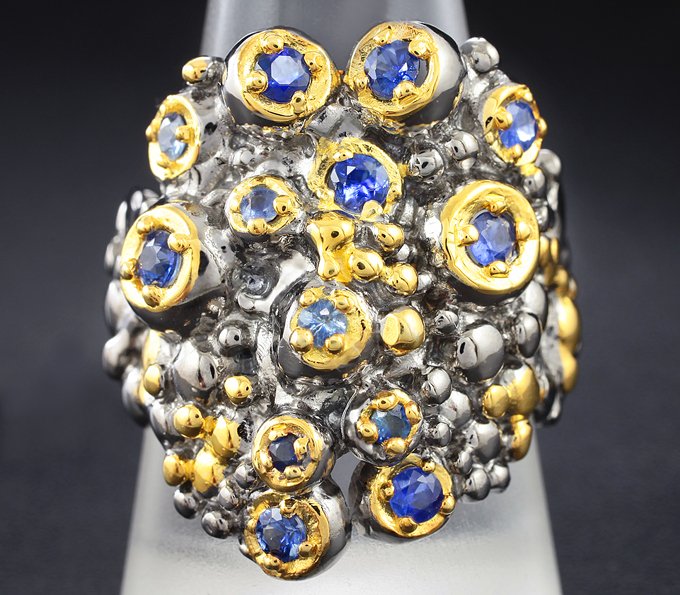 Серебряное кольцо с синими сапфирами