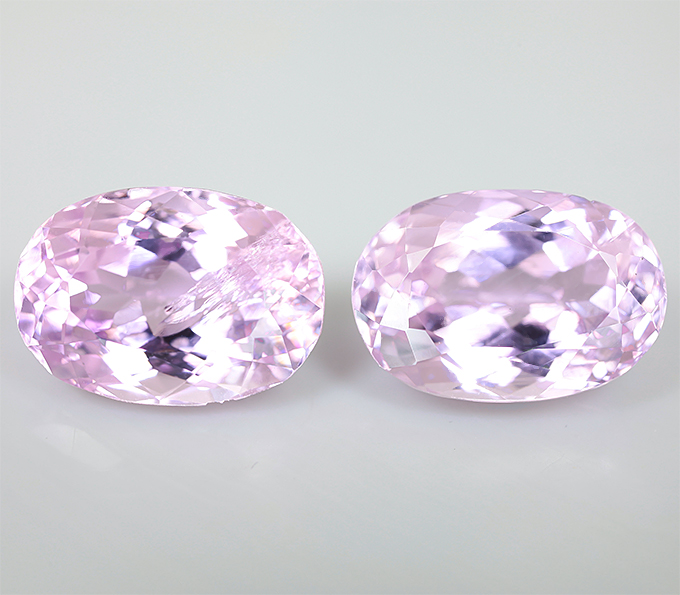 Пара розовых кунцитов 18,3 карат