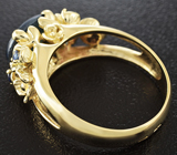 Золотое кольцо со звездчатым сапфиром 2,1 карат и синими сапфирами Золото