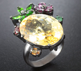 Чудесное серебряное кольцо с цитрином, диопсидами, родолитами, сапфирами и изумрудом Серебро 925