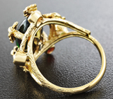 Золотое кольцо с кристаллическим черным опалом 4,2 карат, рубинами, цаворитами и бриллиантами  Золото