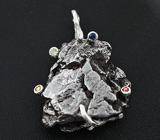 Комплект с осколками метеорита Кампо-дель-Сьело и разноцветными сапфирами