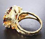 Золотое кольцо с империал топазом 23,45 карат и золотистыми сапфирами Золото