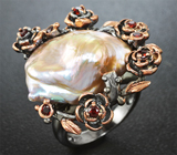 Серебряное кольцо с пузырчатой жемчужиной и мозамбикскими гранатами Серебро 925