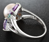 Серебряное кольцо с нежно-кремовой жемчужиной, аметистами, топазами и изумрудом Серебро 925