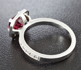 Кольцо c рубиновой шпинелью и бесцветными цирконами Серебро 925