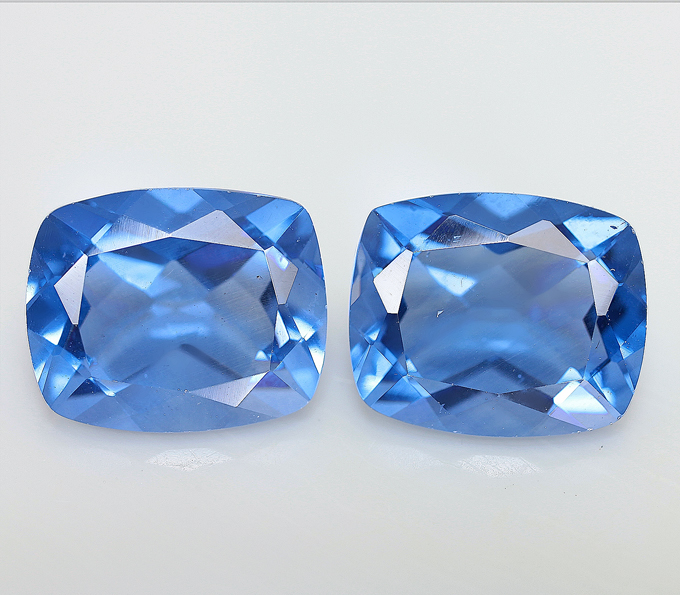 Пара флюоритов со сменой цвета 9,05 карат