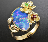 Золотое кольцо с австралийским дублет опалом, цаворитом, рубином и бриллиантами Золото