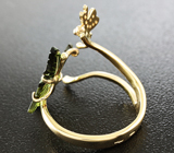Золотое кольцо с резными зелеными турмалинами 1,67 карат и 11 бриллиантами Золото