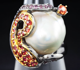 Серебряное кольцо с жемчужиной, сапфирами и родолитами