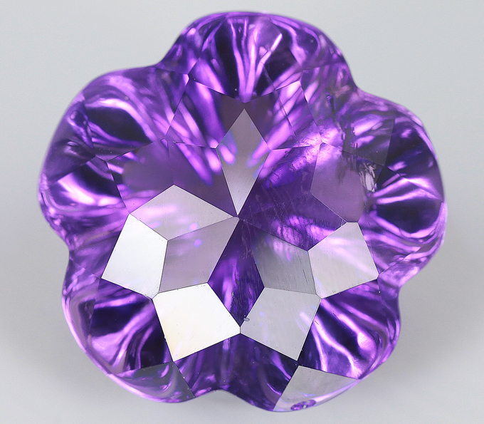 Аметист авторской огранки 7,76 карат
