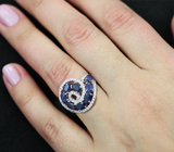Эффектное серебряное кольцо с синими сапфирами Серебро 925