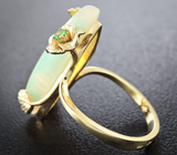 Золотое кольцо с кристаллическим эфиопским опалом 5,28 карат, рубином и цаворитом Золото