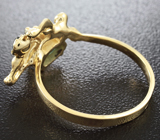 Кольцо, инкрустированное гранатами с александритовым эффектом и бриллиантом Золото