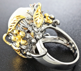 Серебряное кольцо с жемчужиной барокко, цаворитами гранатами и сапфирами Серебро 925