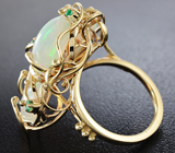 Золотое кольцо с кристаллическими эфиопскими опалами 9,44 карат, изумрудами и бриллиантами Золото