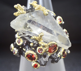 Серебряное кольцо с кристаллом кварца и мозамбикскими гранатами Серебро 925