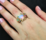 Золотое кольцо с кристаллическим эфиопским опалом 2,93 карат, изумрудами, синими сапфирами и рубинами Золото