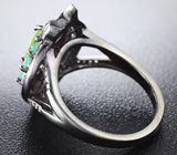 Чудесное серебряное кольцо с перидотом и изумрудами Серебро 925