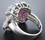 Эффектное серебряное кольцо с танзанитами и рубинами Серебро 925