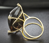 Золотое кольцо с крупным полихромным кварцем 62,3 карат и лейкосапфирами Золото