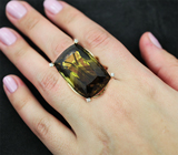 Золотое кольцо с крупным полихромным кварцем 62,3 карат и лейкосапфирами Золото