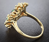 Золотое кольцо с топовым кристаллическим черным опалом 4,72 карат, изумрудами, рубинами и бриллиантами Золото