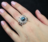 Эффектное серебряное кольцо с цветной жемчужиной и разноцветными сапфирами Серебро 925