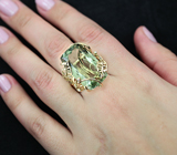 Золотое кольцо с крупным зеленым аметистом и бриллиантами Золото