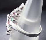 Замечательное серебряное кольцо с родолитами и изумрудами Серебро 925