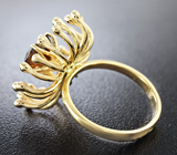 Золотое кольцо с золотистым сфеном высокой дисперсии 1,89 карат Золото