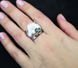 Серебряное кольцо с жемчужиной барокко, изумрудом и пурпурным сапфиром Серебро 925