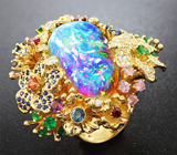 Эксклюзив! Массивное золотое кольцо с потрясающим кристаллическим опалом 15 карат, изумрудами, сапфирами, рубинами и бриллиантами Золото