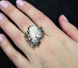 Серебряное кольцо с жемчужиной барокко и разноцветными сапфирами