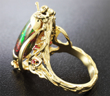Уникальная конструкция! Золотое кольцо с кристаллическим черным опалом 5,45 карат, рубинами и бриллиантами Золото
