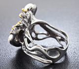 Серебряное кольцо с жемчужиной, сапфирами, цаворитом и родолитом