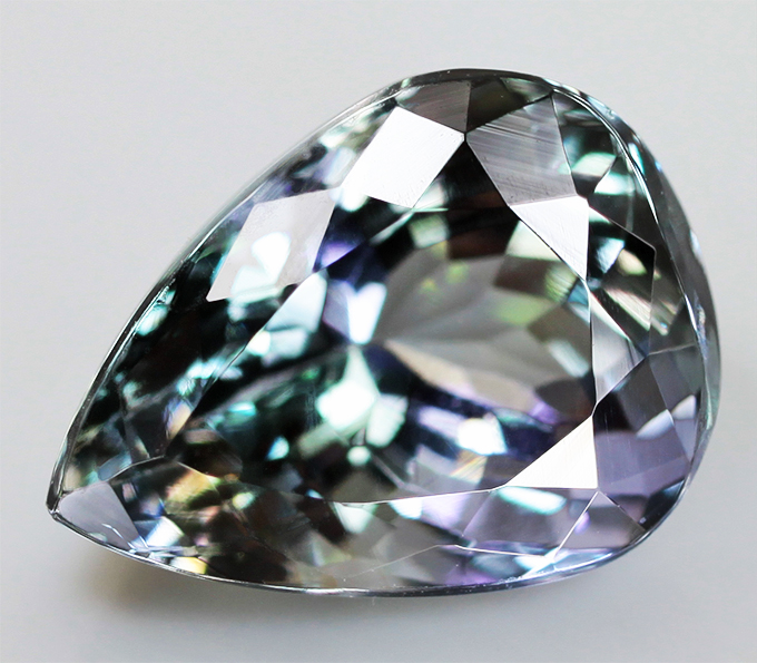 Чистейший полихромный танзанит 2,05 карат