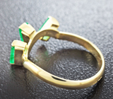 Золотое кольцо с тремя яркими изумрудами 0,72 карат Золото